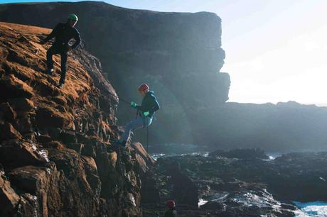 ▷ 12 cosas que hacer en las Islas Feroe things-to-do-in-the-Faroe-Islands-climbing-1024x683 ▷ 12 cosas que hacer en las Islas Feroe