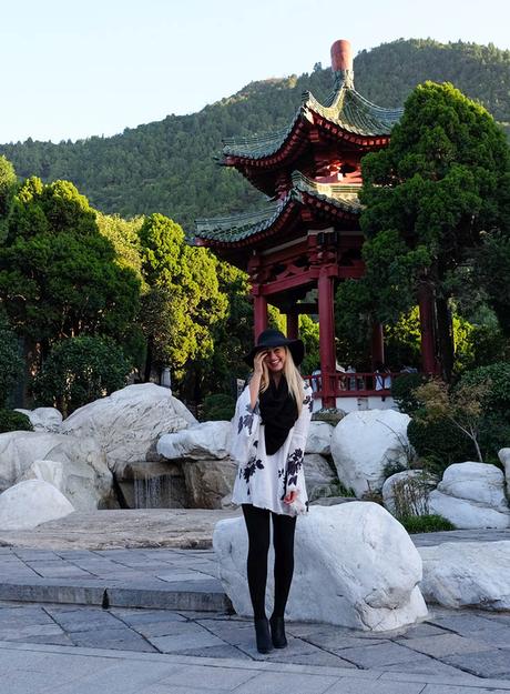 blonde-girl-china-temple-winter ▷ El mejor momento para viajar a China