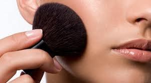 Básicos: ¿Polvos compactos o polvos sueltos? Básicos: ¿Polvos compactos o polvos sueltos?