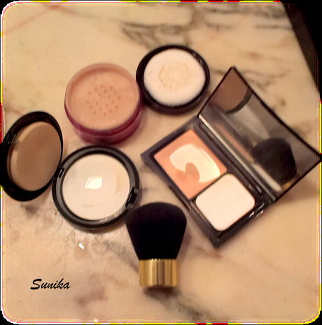 Básicos: ¿Polvos compactos o polvos sueltos? Básicos: ¿Polvos compactos o polvos sueltos?