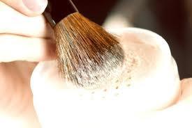 Básicos: ¿Polvos compactos o polvos sueltos? Básicos: ¿Polvos compactos o polvos sueltos?