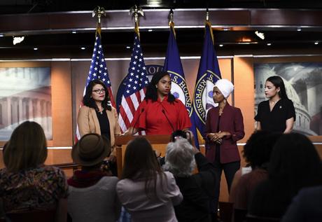 Trump dice que las congresistas minoritarias deben “disculparse con Estados Unidos”