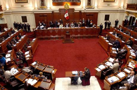Congreso declara sesión permanente para debatir proyectos de reforma política