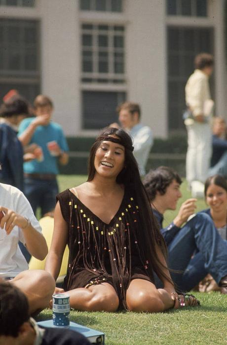 Fotos de los años 60 y la moda Hippie en la secundaría