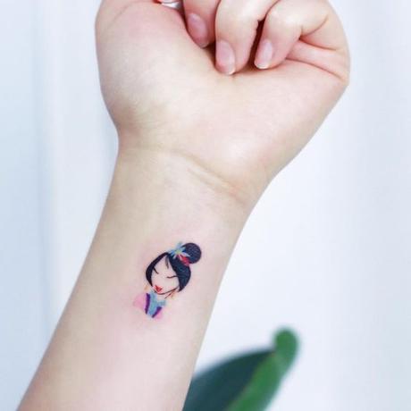 22 Tatuajes animados para mujeres tan pequeños como originales