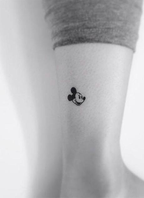 22 Tatuajes animados para mujeres tan pequeños como originales