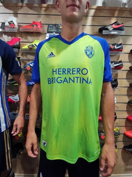 Así es la nueva equipación de la Ponferradina