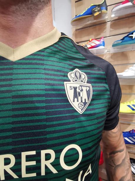 Así es la nueva equipación de la Ponferradina