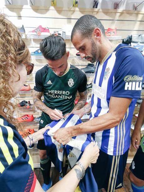 Así es la nueva equipación de la Ponferradina