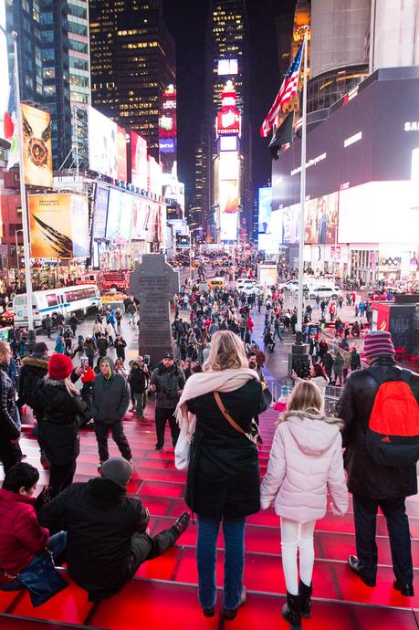 Times-square-New-York-at-Christmas ▷ Comente el itinerario de 3 días en Nueva York para experimentar las mejores atracciones de Nueva York por 31 cosas perfectas para hacer en Nueva York con niños: una mezcla de paradas turísticas y aventuras únicas | Encuentra Vacaciones Familiares Baratas
