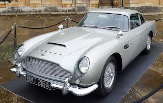 Nueva fabricación del Aston Martin DB5 de James Bond en la película Goldfinger (innovación)