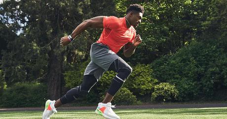 Presentamos la versátil zapatilla de entrenamiento UA HOVR Apex de Under Armour HOVR_APEX_entrenando-aire-libre