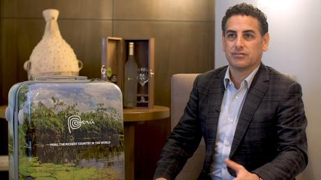 Juan Diego Florez se suma a la campaña turística “Mensaje en la maleta”