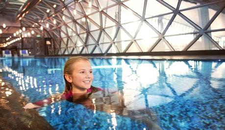 kids-pool-qatar-airways-Hamad-international-airport ▷ Comenta sobre 10 consejos para sobrevivir un vuelo internacional con niños por Maddie