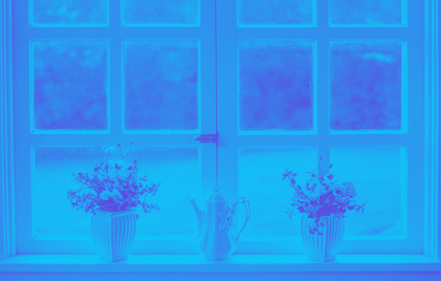   Ventana es una abertura en la pared guarnecida por un marco acristalado o por persianas de madera, aluminio, etc., puede abrirse para dejar entrar el aire y la luz