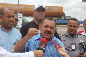 >Trabajadores paralizaron empresas básicas pidiendo mejoras.