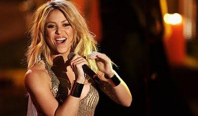 Shakira conoce a su imitadora