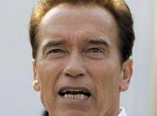 Schwarzenegger reconoce tener niño empleada