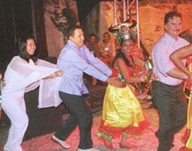 DIOS LOS CRIA Y ELLOS SE JUNTAN...