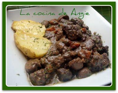 GUISO DE TERNERA AL VINO TINTO