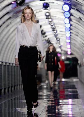 Mango presenta en París su nueva colección de Otoño/Invierno 2011-2012. Mango New Collection at Centre Pompidou