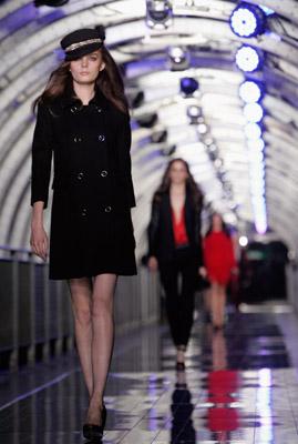 Mango presenta en París su nueva colección de Otoño/Invierno 2011-2012. Mango New Collection at Centre Pompidou