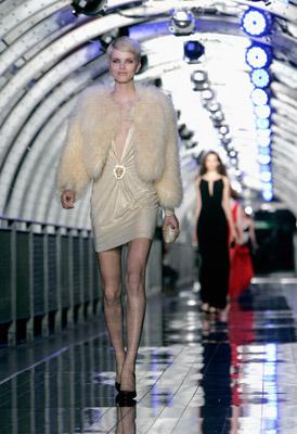 Mango presenta en París su nueva colección de Otoño/Invierno 2011-2012. Mango New Collection at Centre Pompidou