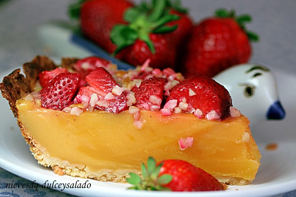 TARTA DE FRESAS CON CREMA PASTELERA Y ALMENDRAS