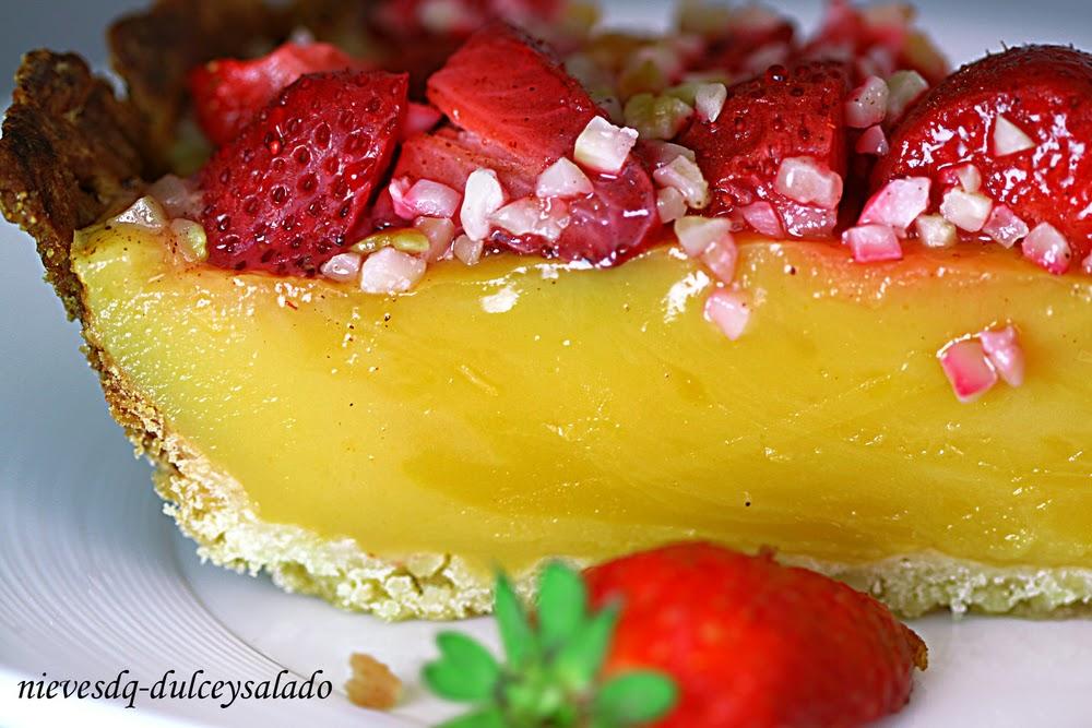 TARTA DE FRESAS CON CREMA PASTELERA Y ALMENDRAS