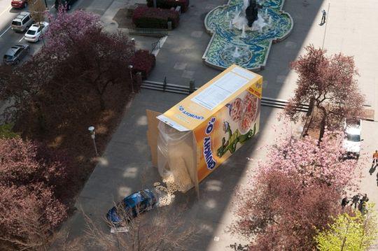 Una caja gigante de cereales con un Honda Civic de regalo