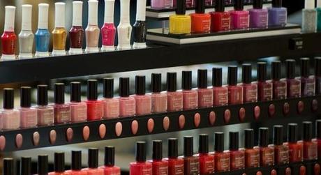 Minimalismo aplicado en 45 tonos de esmalte