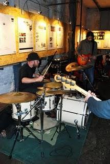 Conoce a... Cat in a Wall