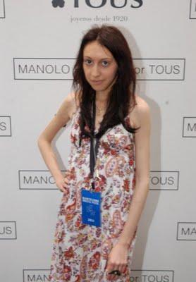 Ponte un zapato en el cuello. Ponte un zapato en el cuello.