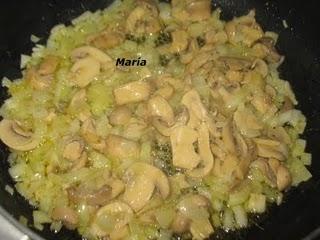 Lassaña de higaditos de pollo con champiñones