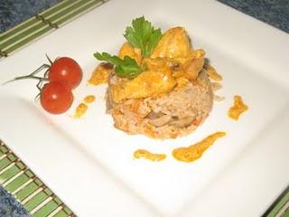 Daditos de pollo en salsa suave  de curry