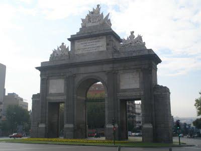 PATADAS AL LATÍN