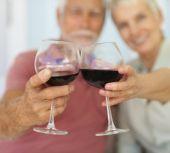 El Consumo de Alcohol en el Adulto Mayor: Riesgos y Beneficios