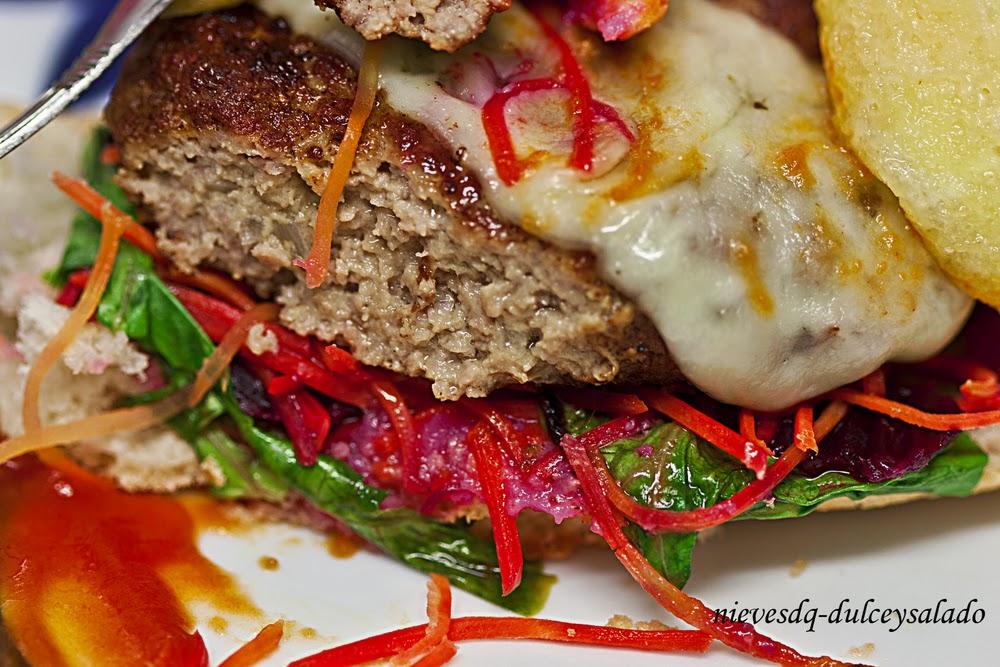 HAMBURGUESA EN SANCHDWICH O TOSTADA