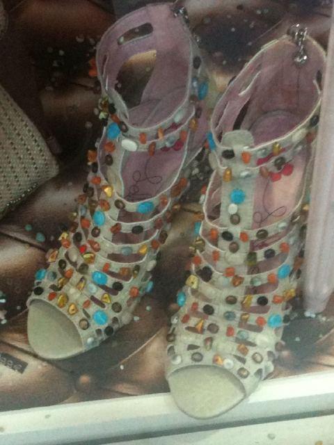 Zapatos que conbinen con todo… / Shoes that match everything…