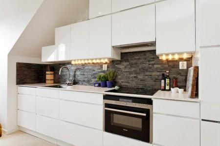 vigas en el techo ventanas redondas muebles nórdicos inspiración áticos fotografías áticos diseño nórdico diseño escandinavo decoración en blanco decoración áticos cocinas modernas cocinas blancas baño moderno baño de diseño ático estilo nórdico 