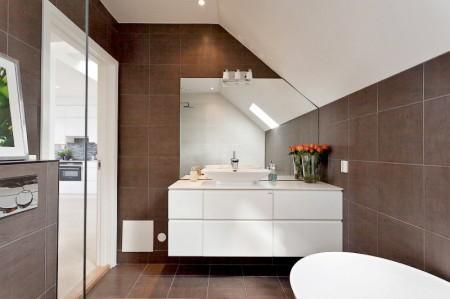 vigas en el techo ventanas redondas muebles nórdicos inspiración áticos fotografías áticos diseño nórdico diseño escandinavo decoración en blanco decoración áticos cocinas modernas cocinas blancas baño moderno baño de diseño ático estilo nórdico 