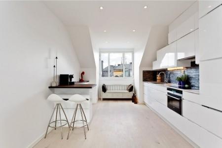 vigas en el techo ventanas redondas muebles nórdicos inspiración áticos fotografías áticos diseño nórdico diseño escandinavo decoración en blanco decoración áticos cocinas modernas cocinas blancas baño moderno baño de diseño ático estilo nórdico 