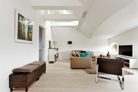 vigas en el techo ventanas redondas muebles nórdicos inspiración áticos fotografías áticos diseño nórdico diseño escandinavo decoración en blanco decoración áticos cocinas modernas cocinas blancas baño moderno baño de diseño ático estilo nórdico 