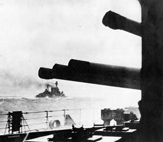 La Batalla del Estrecho de Dinamarca: El Bismarck hunde al HMS Hood - 24/05/1941.