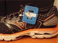 ¿cómo se coloca el chip en la zapatilla?