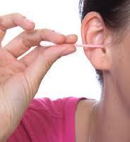 Cuidado con los bastoncillos para los oídos porque pueden dañar el tímpano