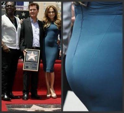 Curvas de J. Lo rompen  costuras de un vestido