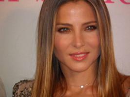 Elsa Pataky entrega 200.000 euros a FERO