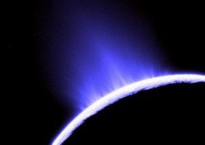 Más evidencias de agua líquida bajo la superficie de Encélado