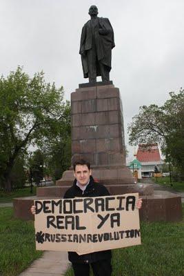 Tres personajes hablan de los “indignados de Sol”.